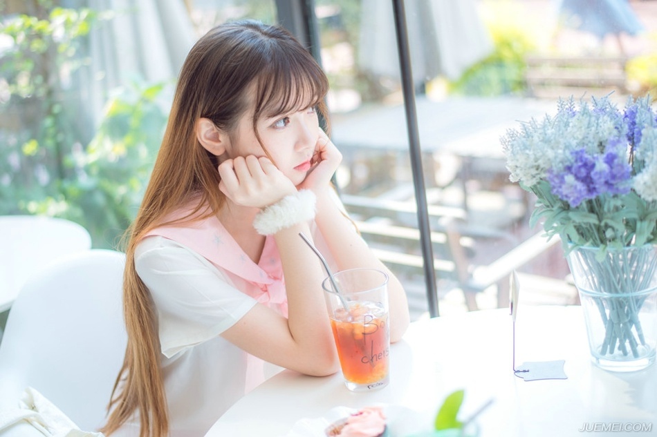 “这样会否太冒险了一些，可以等汉中兵马赶到再行上路。”邓贤苦笑道。